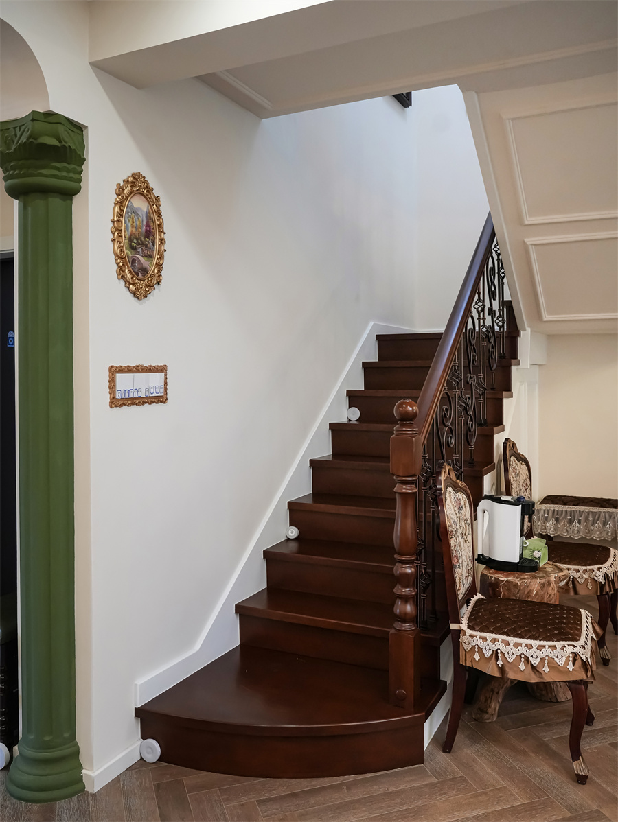 楼梯广电苑 230㎡ 法式复古风